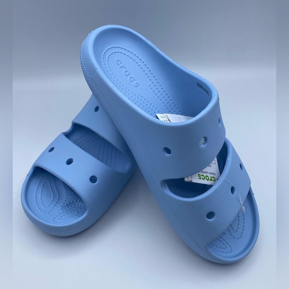 NWT Crocs Classic Sandal V2 is a slip-on sandal Size M9/W11
